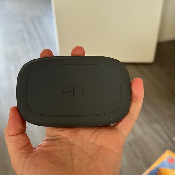 Verizon Black Wireless Router - Picture 2 of 3